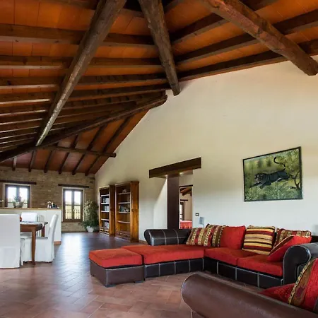 Sunny With Swimming Pool Prázdninový dům *