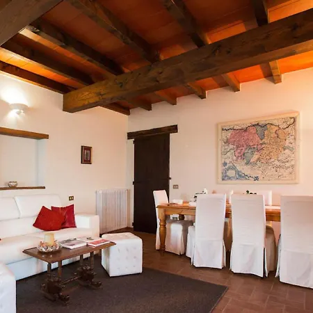 Sunny With Swimming Pool Prázdninový dům *