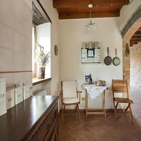 Sunny With Swimming Pool Casa vacanze