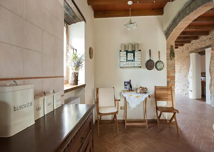 Sunny With Swimming Pool Casa vacanze