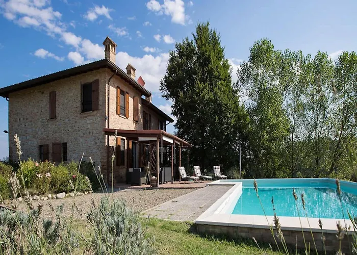 Sunny With Swimming Pool Casa vacanze *