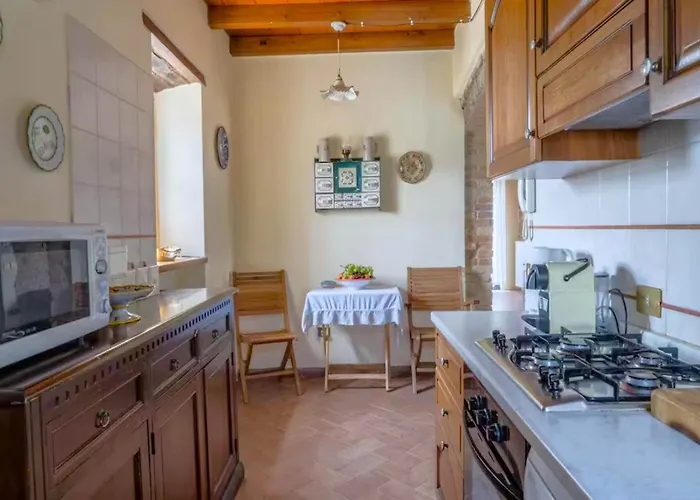 Sunny With Swimming Pool Casa vacanze *