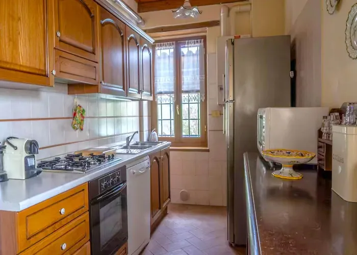 Sunny With Swimming Pool *